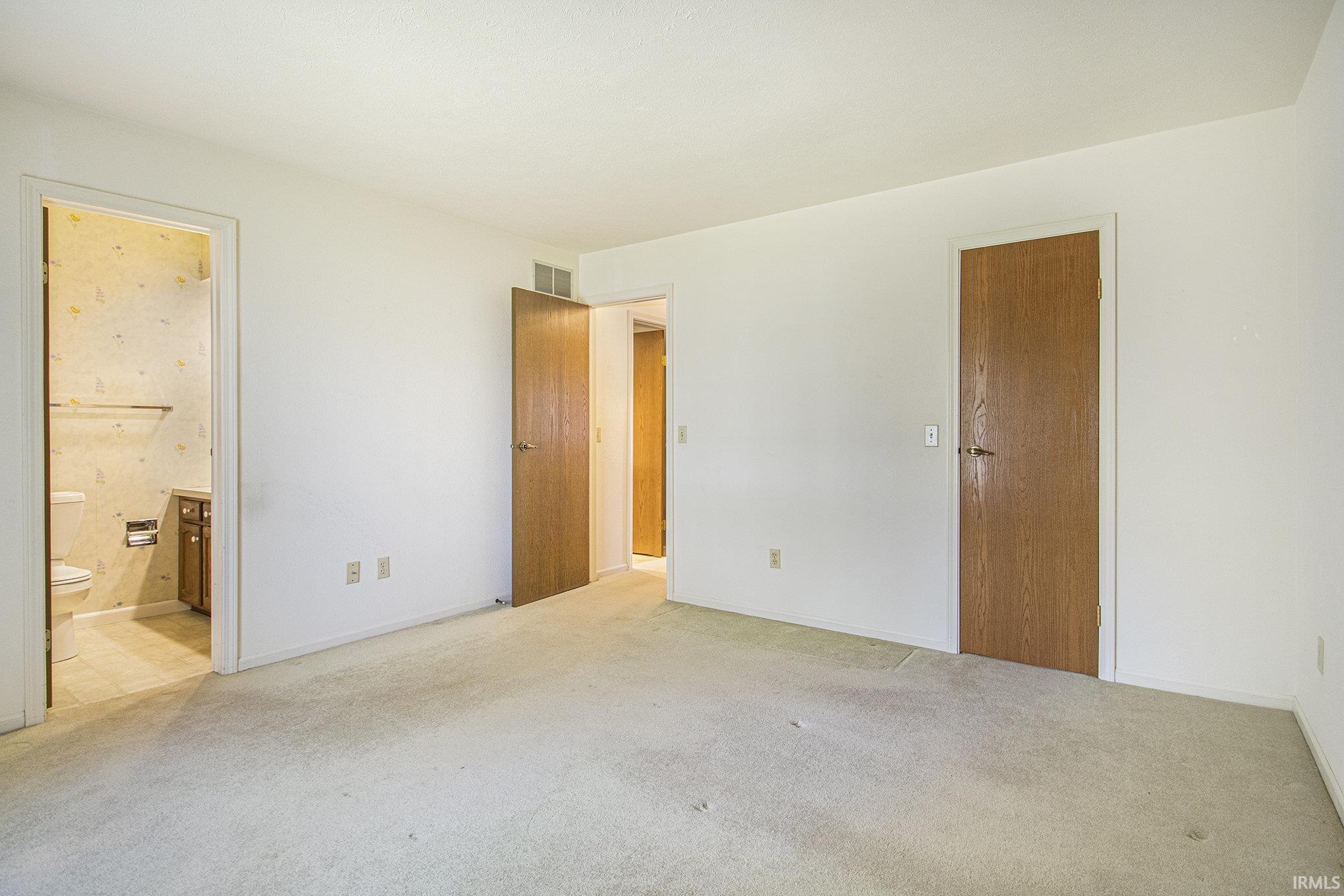 South Bend, Indiana 46637, United States, 3 Bedrooms Bedrooms, ,2 BathroomsBathrooms,Residential,Pending,97061