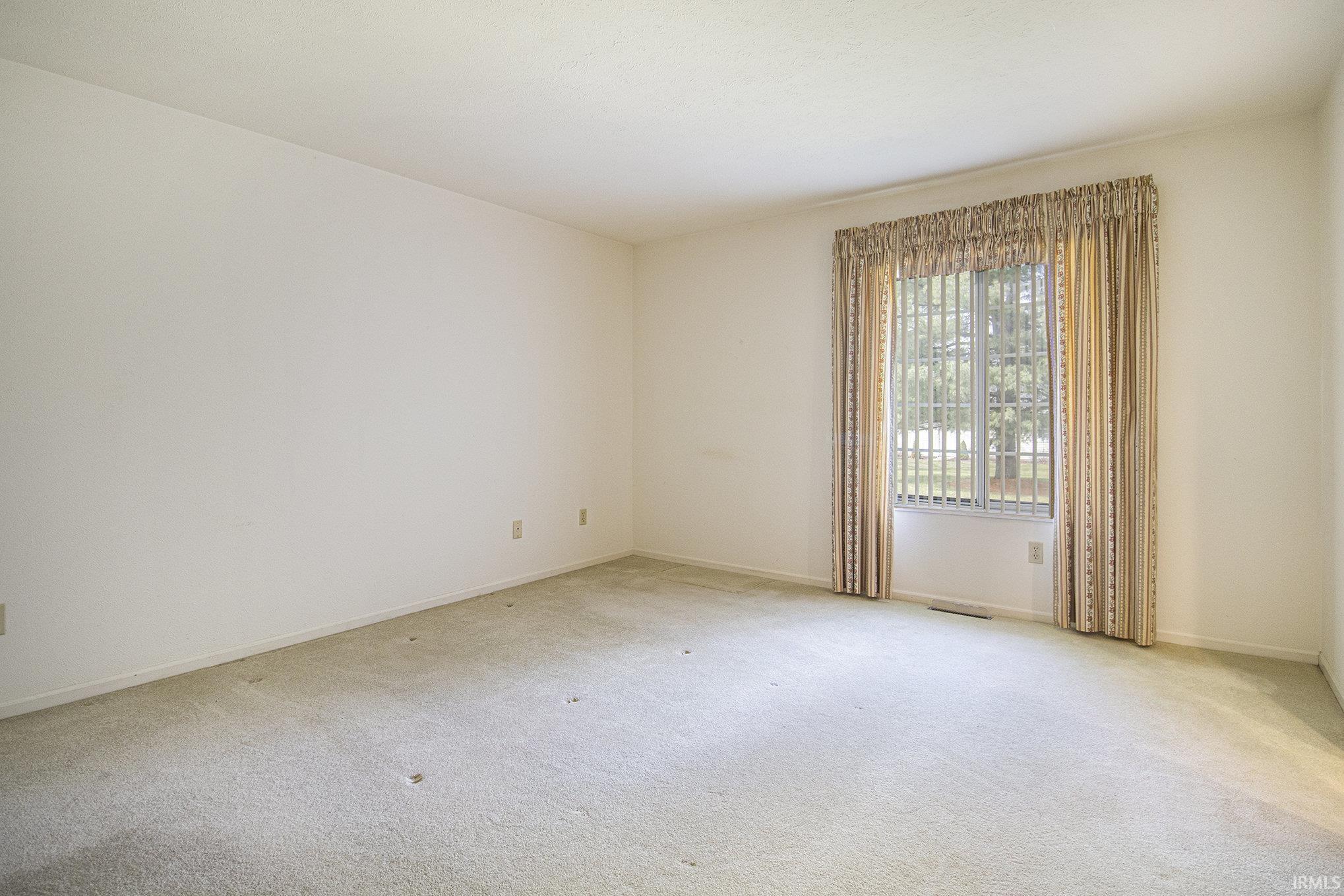 South Bend, Indiana 46637, United States, 3 Bedrooms Bedrooms, ,2 BathroomsBathrooms,Residential,Pending,97061