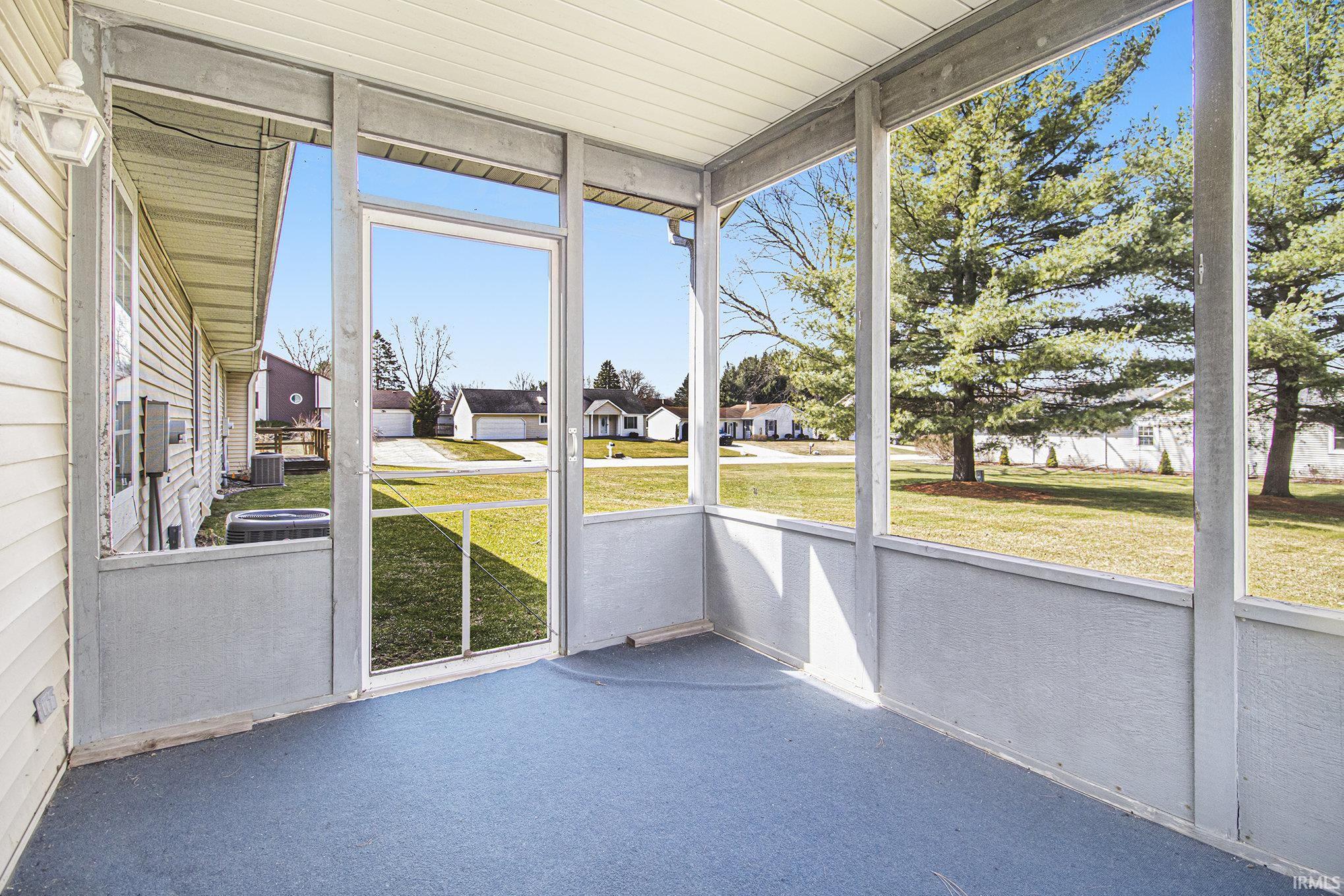 South Bend, Indiana 46637, United States, 3 Bedrooms Bedrooms, ,2 BathroomsBathrooms,Residential,Pending,97061