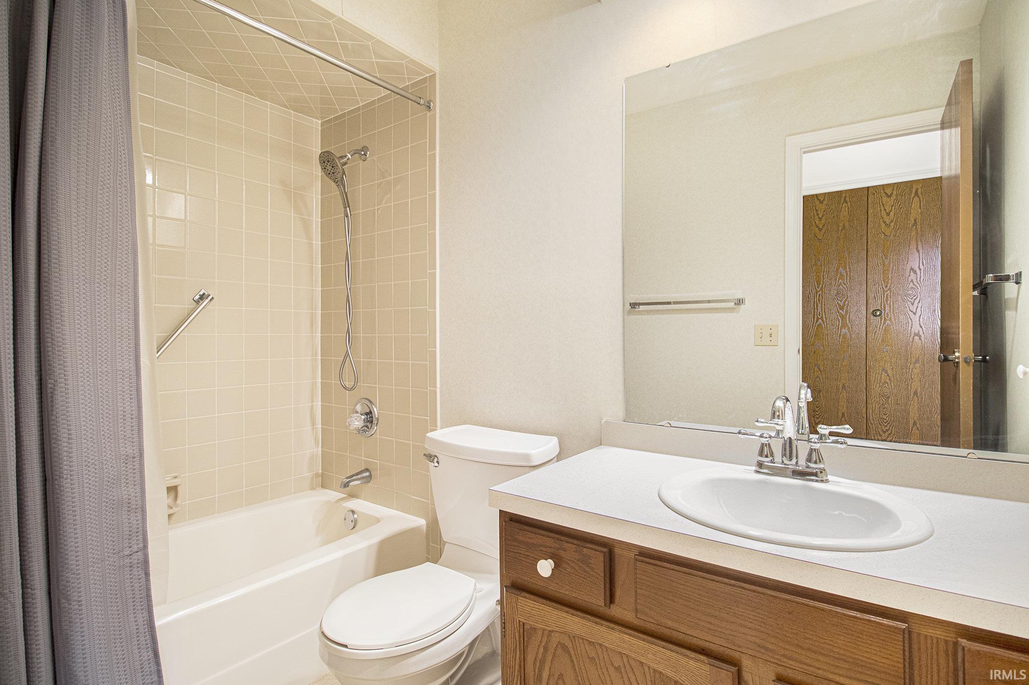 South Bend, Indiana 46637, United States, 3 Bedrooms Bedrooms, ,2 BathroomsBathrooms,Residential,Pending,97061