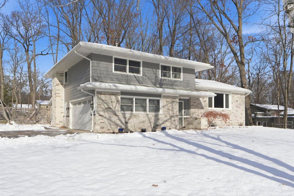 Photo of 9420 Saratoga Road, Fort Wayne, IN 46804 (MLS # 202547865)