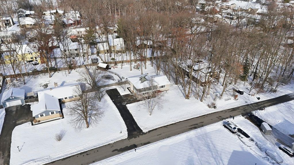 Photo of 9420 Saratoga Road, Fort Wayne, IN 46804 (MLS # 202547865)