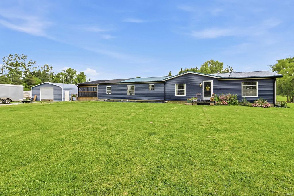 Photo of 0577 E 200 S, Hartford City, IN 47348 (MLS # 202625619)