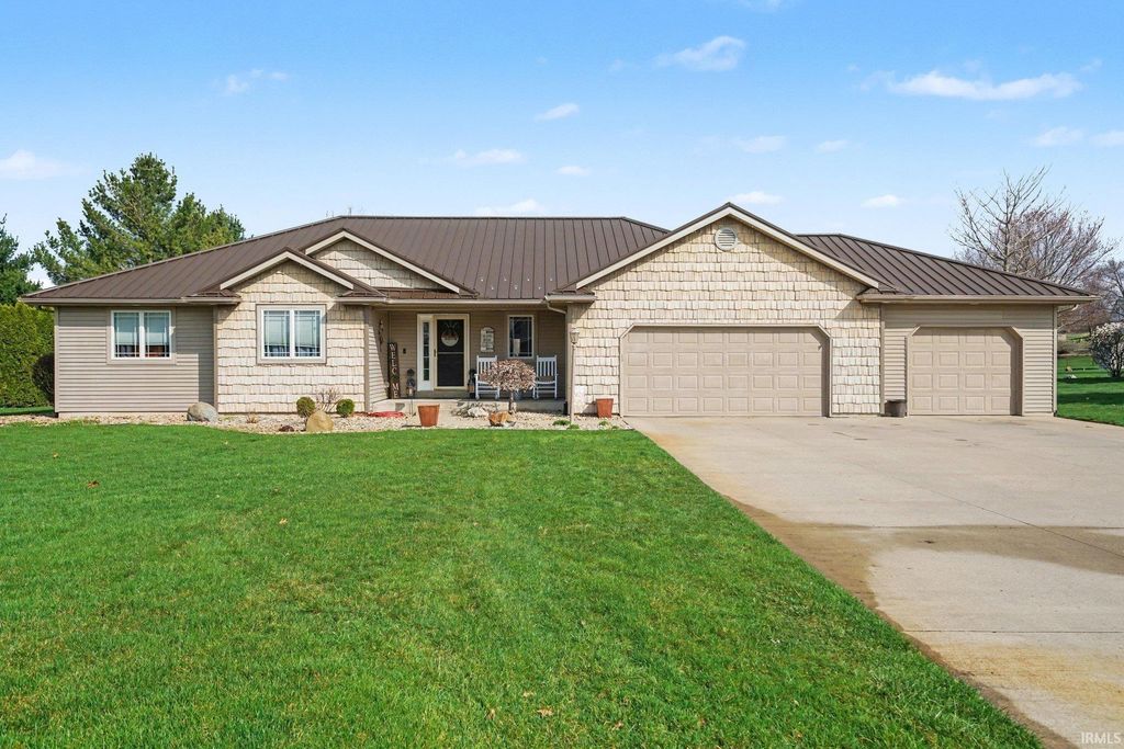 Photo of 14541 Field Crest Court, Middlebury, IN 46540 (MLS # 202611530)