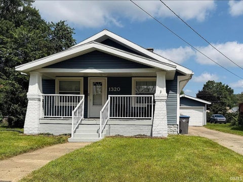 Photo of 1320 E Beardsley Avenue, Elkhart, IN 46514 (MLS # 202638872)