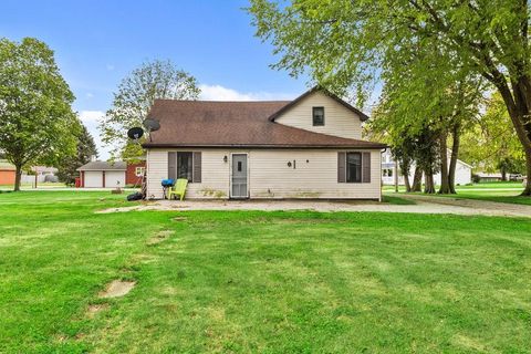 Tiny photo for 320 W Walnut Street, Akron, IN 46910 (MLS # 202617146)