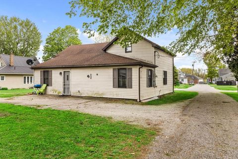 Tiny photo for 320 W Walnut Street, Akron, IN 46910 (MLS # 202617146)