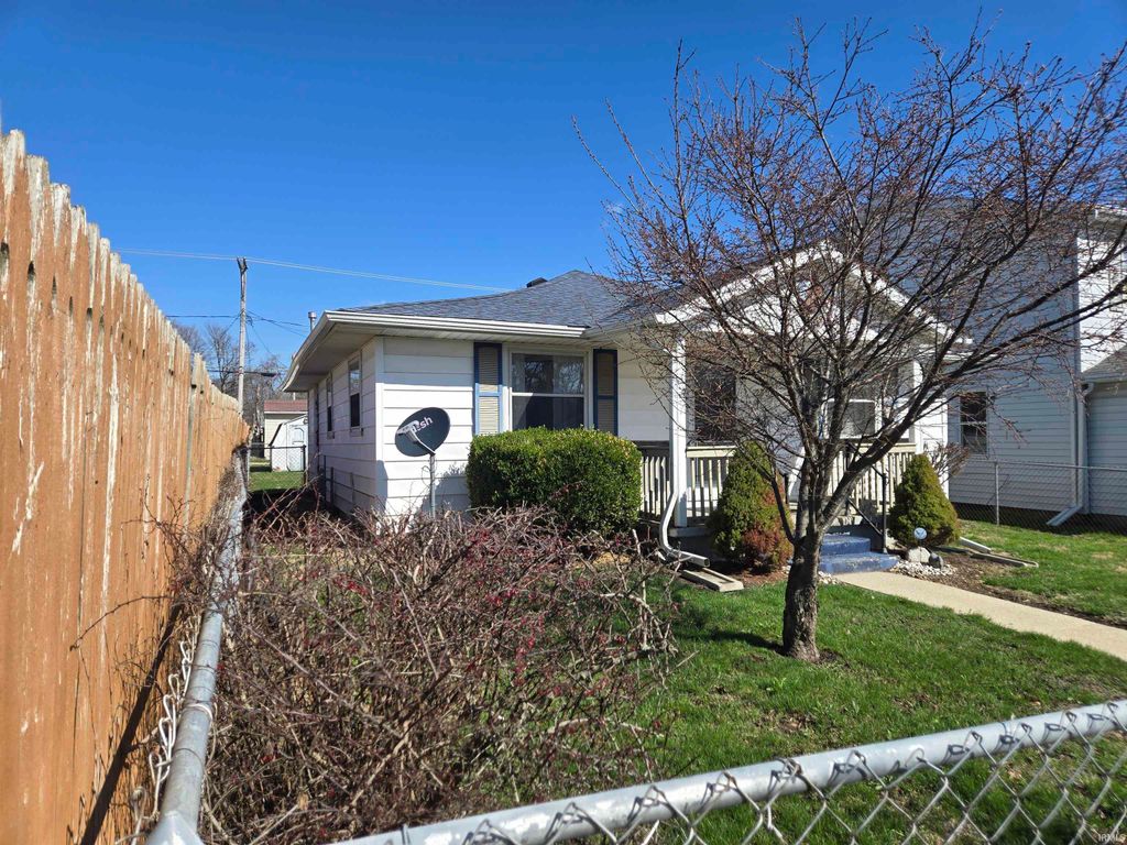 Photo of 2320 W 10th Street, Muncie, IN 47302 (MLS # 202608142)