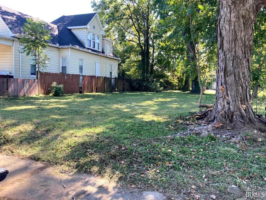 Photo of 705 E Powell Avenue, Evansville, IN 47713 (MLS # 202541406)