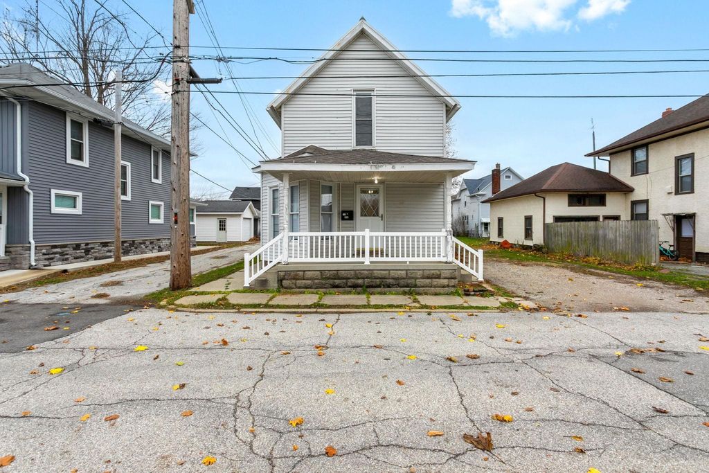 Photo of 212 New Street, Goshen, IN 46526 (MLS # 202548385)