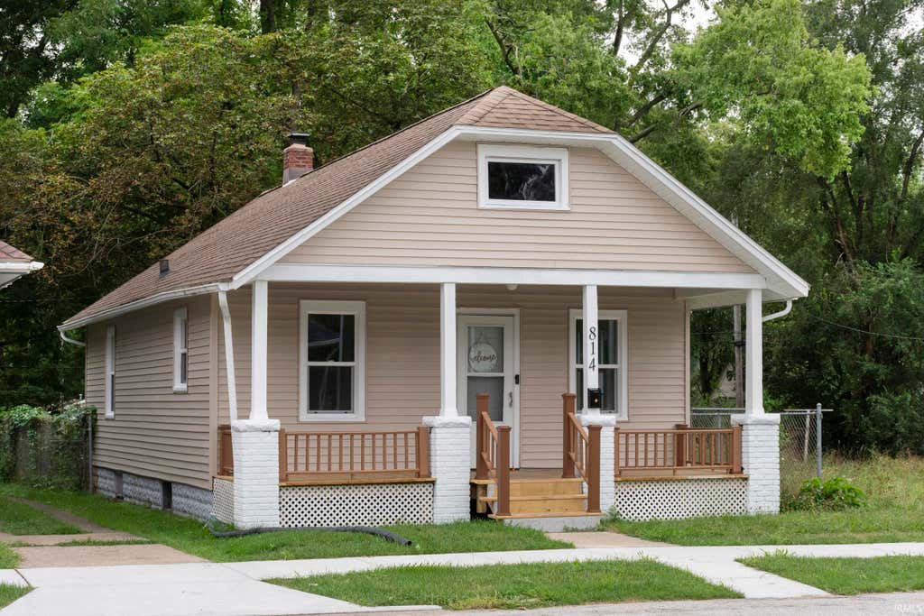 Photo of 814 Sancome Avenue, South Bend, IN 46628 (MLS # 202633402)