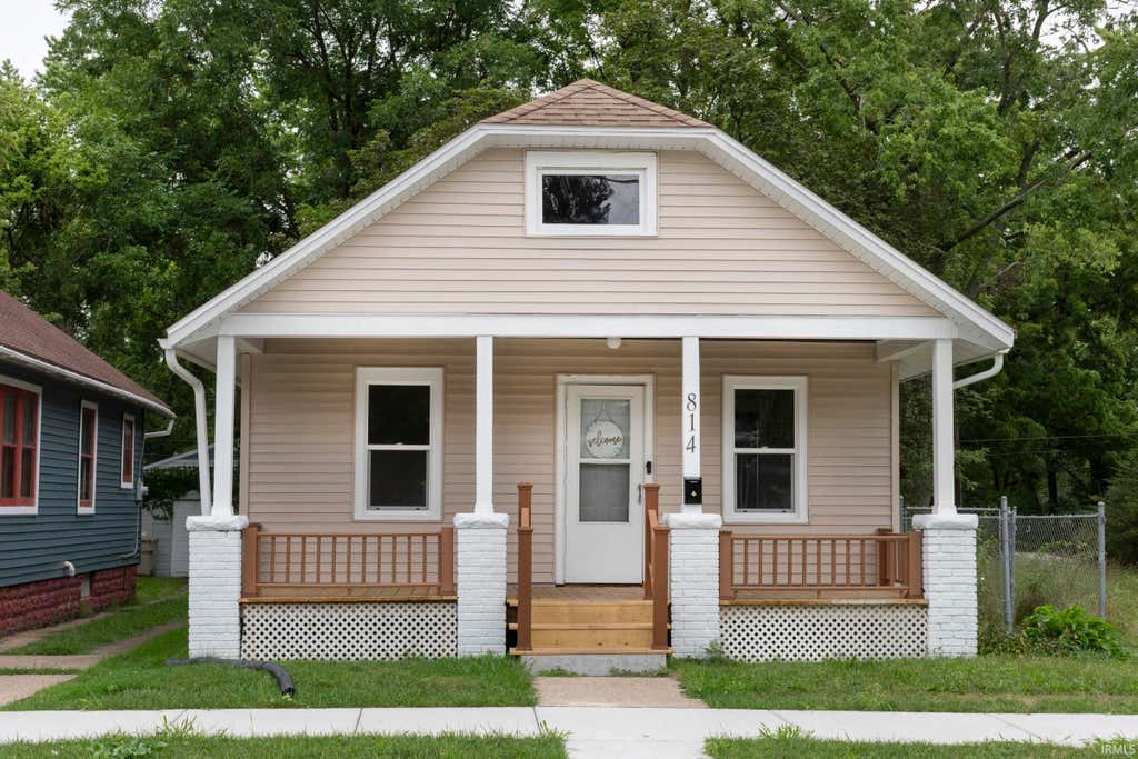 Photo of 814 Sancome Avenue, South Bend, IN 46628 (MLS # 202633402)