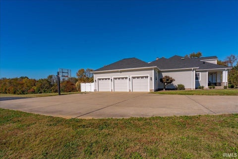 Tiny photo for 6400 N Happe Road, Evansville, IN 47720 (MLS # 202643088)