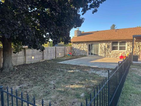 Tiny photo for 1729 N Osage Drive, Kokomo, IN 46902 (MLS # 202541019)