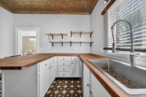 Tiny photo for 921 W Mulberry Street, Kokomo, IN 46901 (MLS # 202606329)