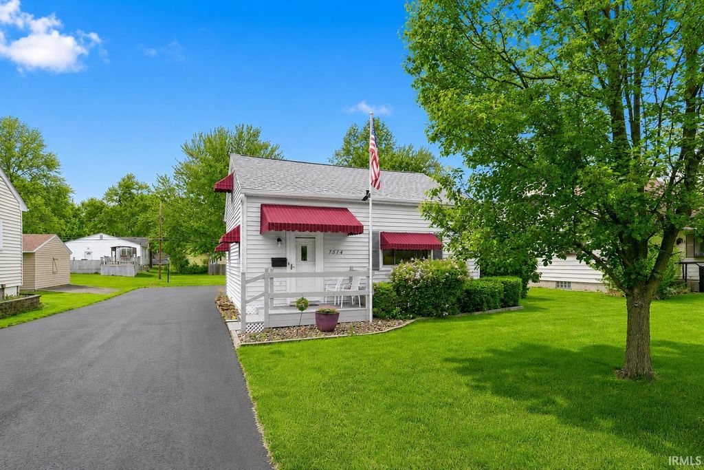 Photo of 7314 Bluffton Road, Fort Wayne, IN 46809 (MLS # 202617671)