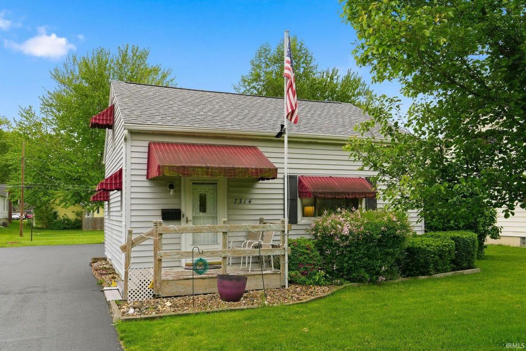 Photo of 7314 Bluffton Road, Fort Wayne, IN 46809 (MLS # 202617671)