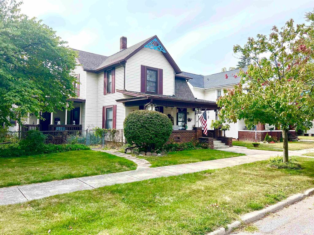 Photo of 412 S Walsh Street, Garrett, IN 46738 (MLS # 202606155)