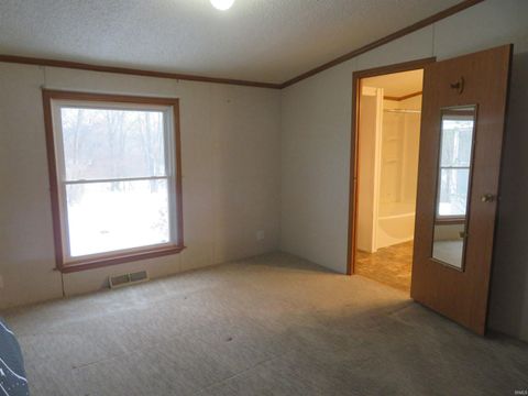 Tiny photo for 6295 LOGANSPORT Road, Logansport, IN 46947 (MLS # 202548360)