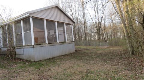 Tiny photo for 6295 LOGANSPORT Road, Logansport, IN 46947 (MLS # 202548360)