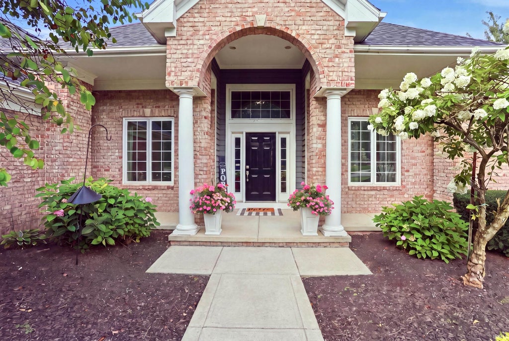 Photo of 2303 Carnoustie Circle, Kendallville, IN 46755 (MLS # 202633807)