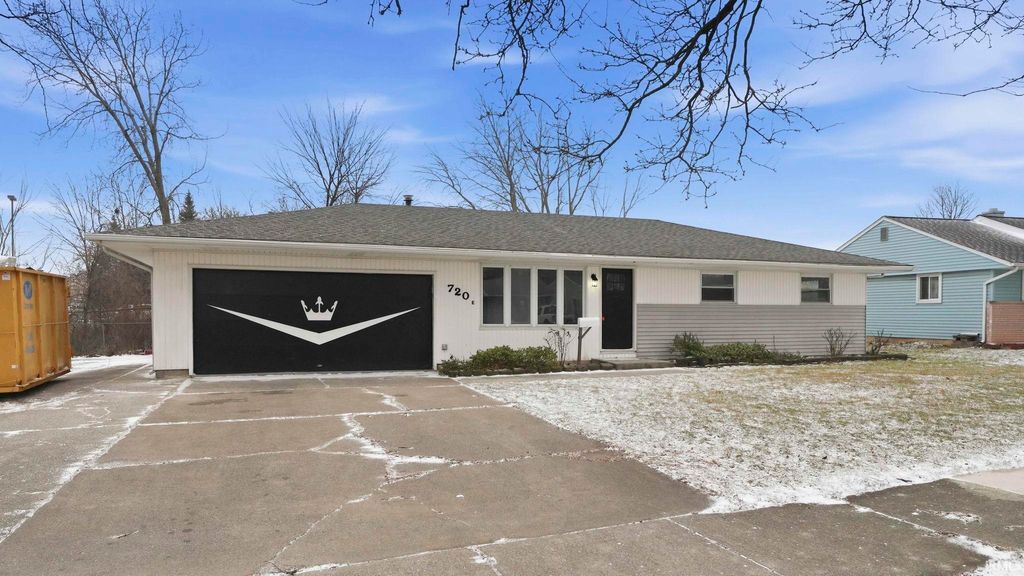 Photo of 720 E Camden Drive, Fort Wayne, IN 46825 (MLS # 202549855)
