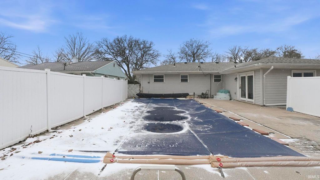 Photo of 720 E Camden Drive, Fort Wayne, IN 46825 (MLS # 202549855)