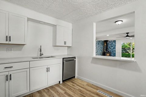 Tiny photo for 3117 Sunnymede Avenue, South Bend, IN 46615 (MLS # 202616342)