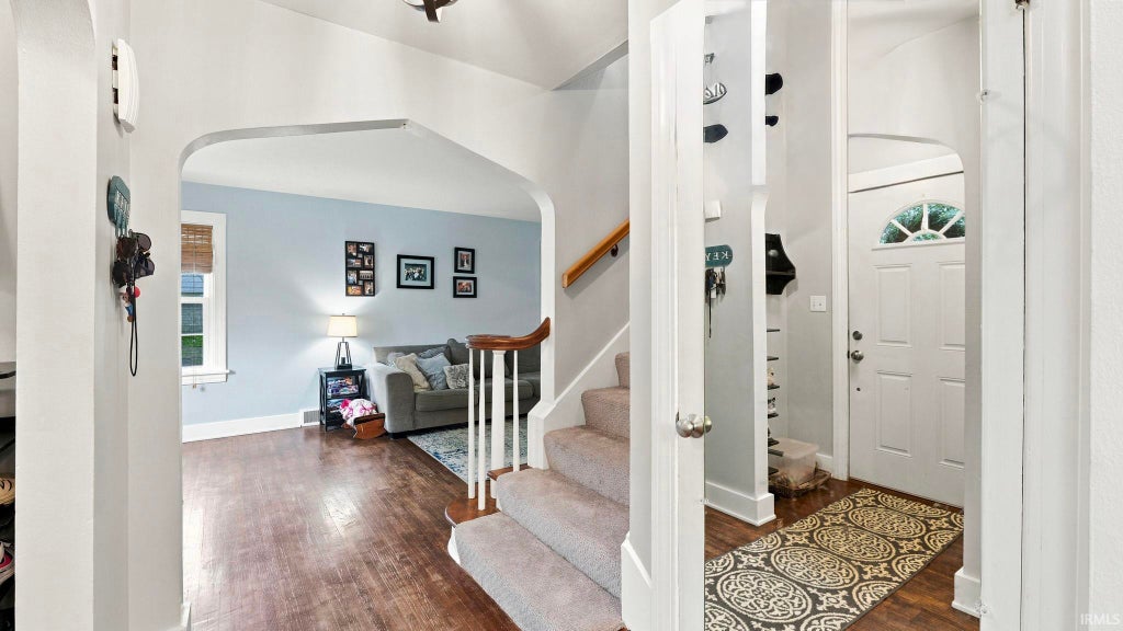 Photo of 1709 Curdes Avenue, Fort Wayne, IN 46805 (MLS # 202629382)