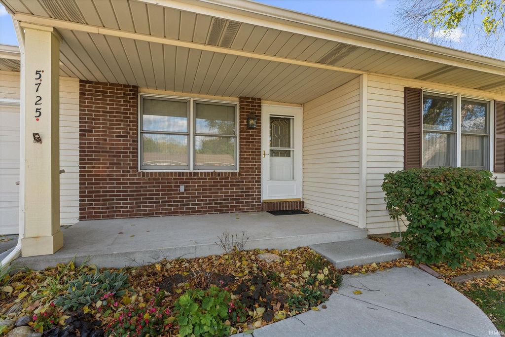 Photo of 5725 Aberdeen Court, South Bend, IN 46614 (MLS # 202544164)
