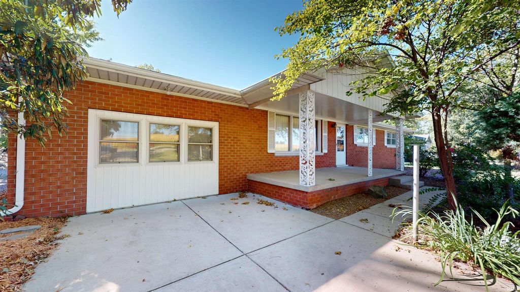 Photo of 205 S US Highway 41, Fort Branch, IN 47648 (MLS # 202536429)