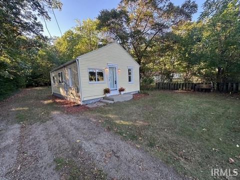 Photo of 52599 Emmons Road, South Bend, IN 46637 (MLS # 202539587)