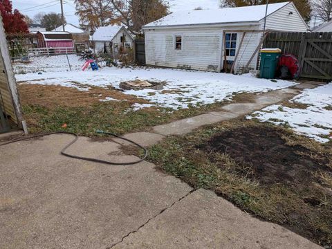 Tiny photo for 15 E main Street, Rossville, IN 46065 (MLS # 202608659)