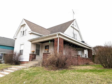 Photo of 15 E main Street, Rossville, IN 46065 (MLS # 202608659)