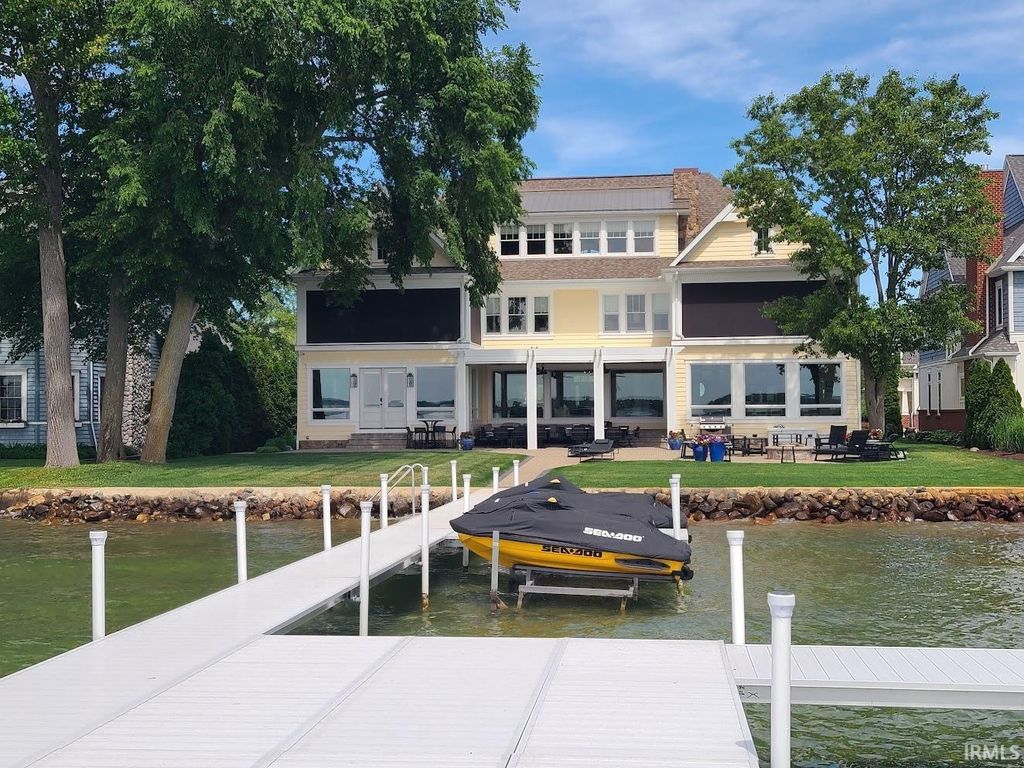 Photo of 11925 N Ogden Point Road, Syracuse, IN 46567 (MLS # 202620820)