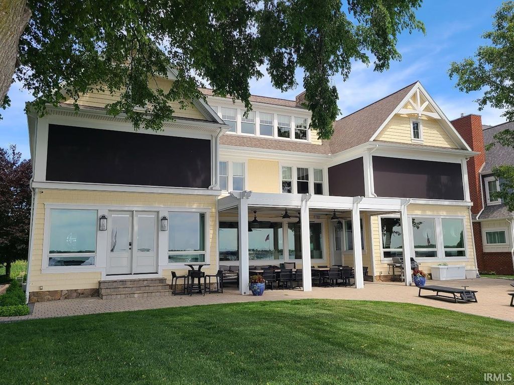 Photo of 11925 N Ogden Point Road, Syracuse, IN 46567 (MLS # 202620820)
