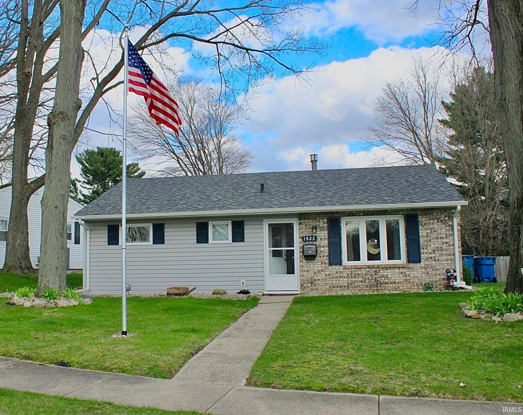 Photo of 1423 Kenwood Avenue, Plymouth, IN 46563 (MLS # 202611703)