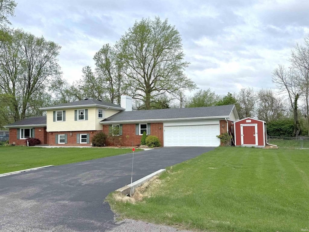 Photo of 345 N Pleasant Run, Crawfordsville, IN 47933 (MLS # 202613460)
