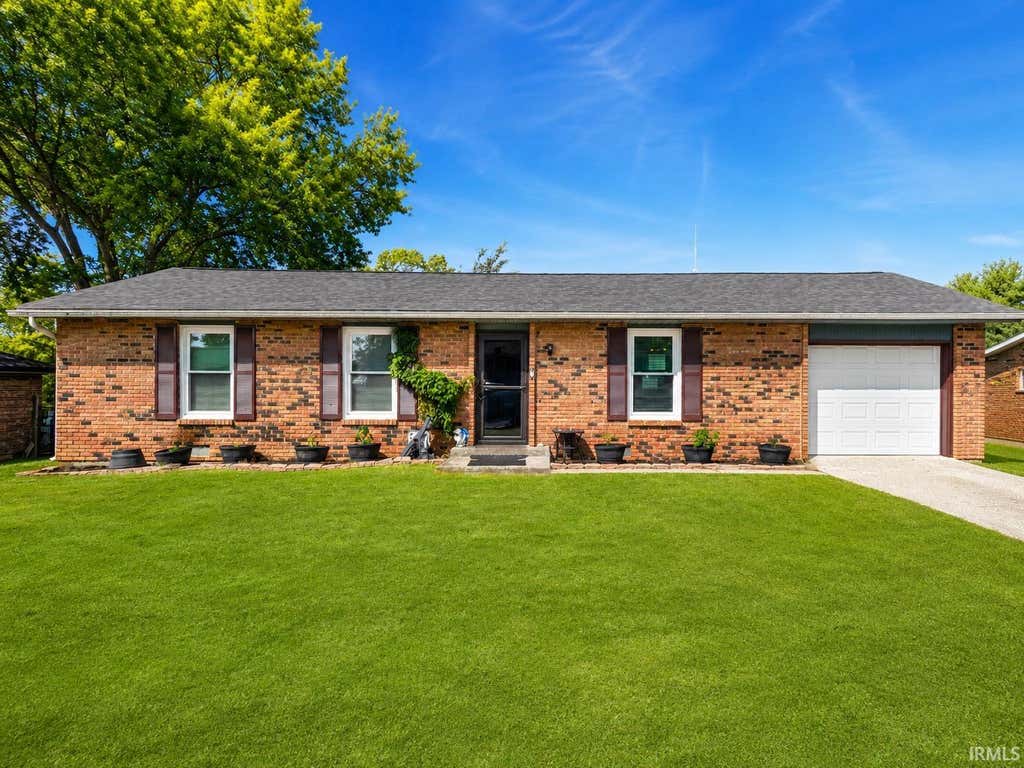 Photo of 104 N Brandywine Court, Salem, IN 47167 (MLS # 202626138)