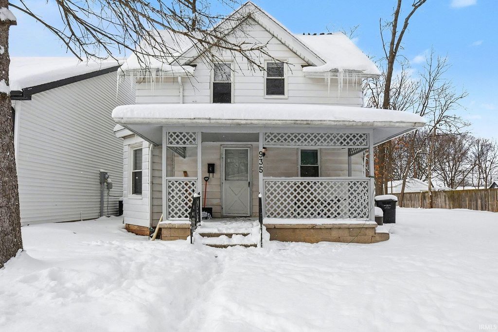 Photo of 935 S 26Th Street, South Bend, IN 46615 (MLS # 202602807)