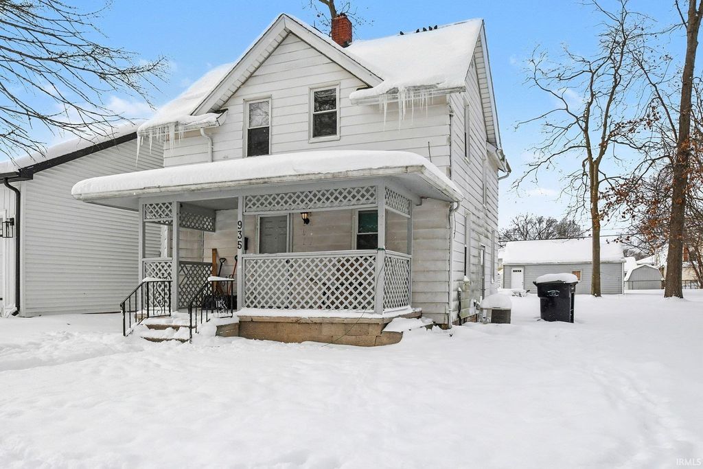 Photo of 935 S 26Th Street, South Bend, IN 46615 (MLS # 202602807)