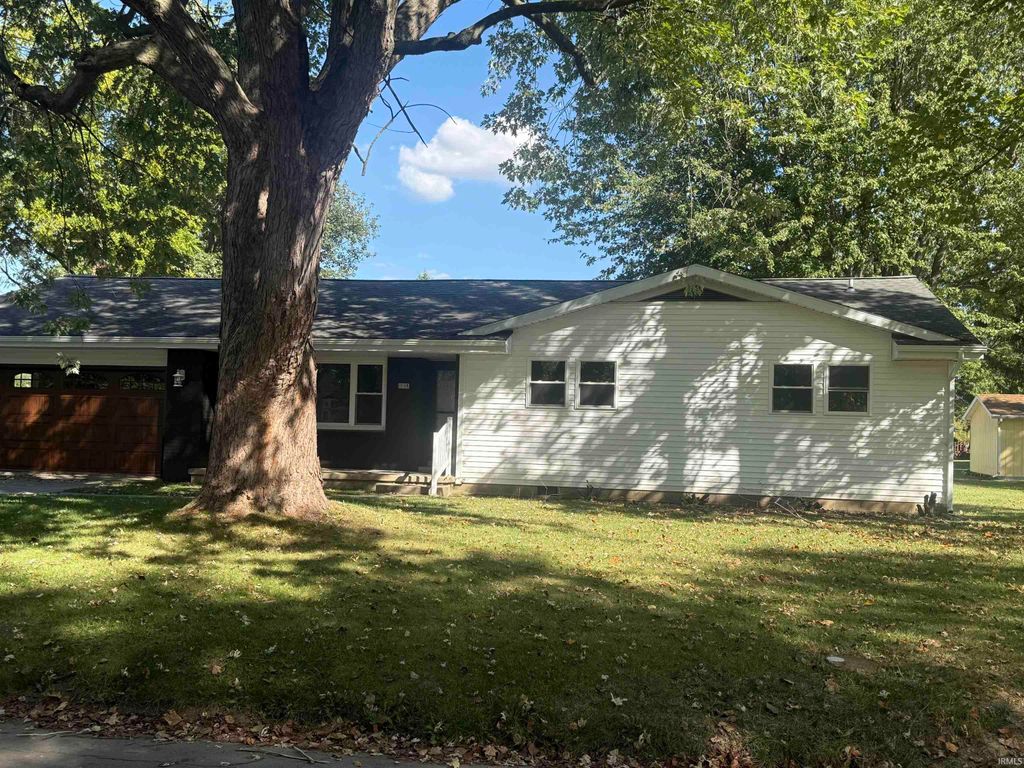 Photo of 1208 N Mulberry Street, Hartford City, IN 47348 (MLS # 202540888)
