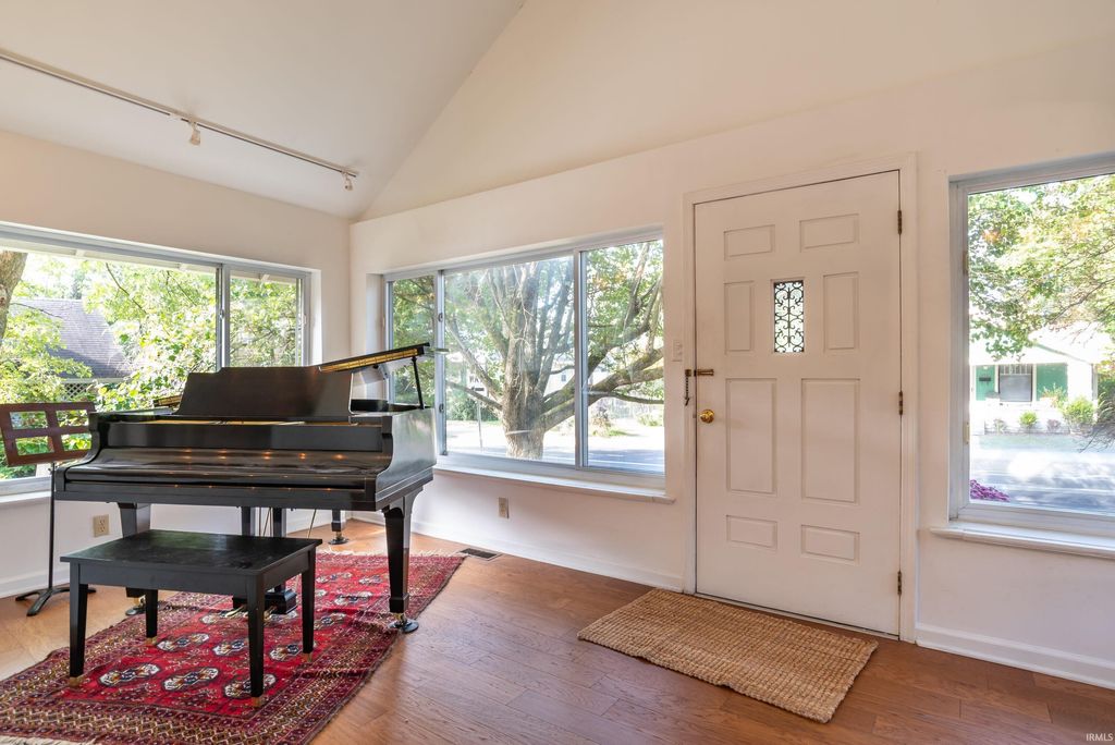 Photo of 1009 S Washington Street, Bloomington, IN 47401 (MLS # 202539964)