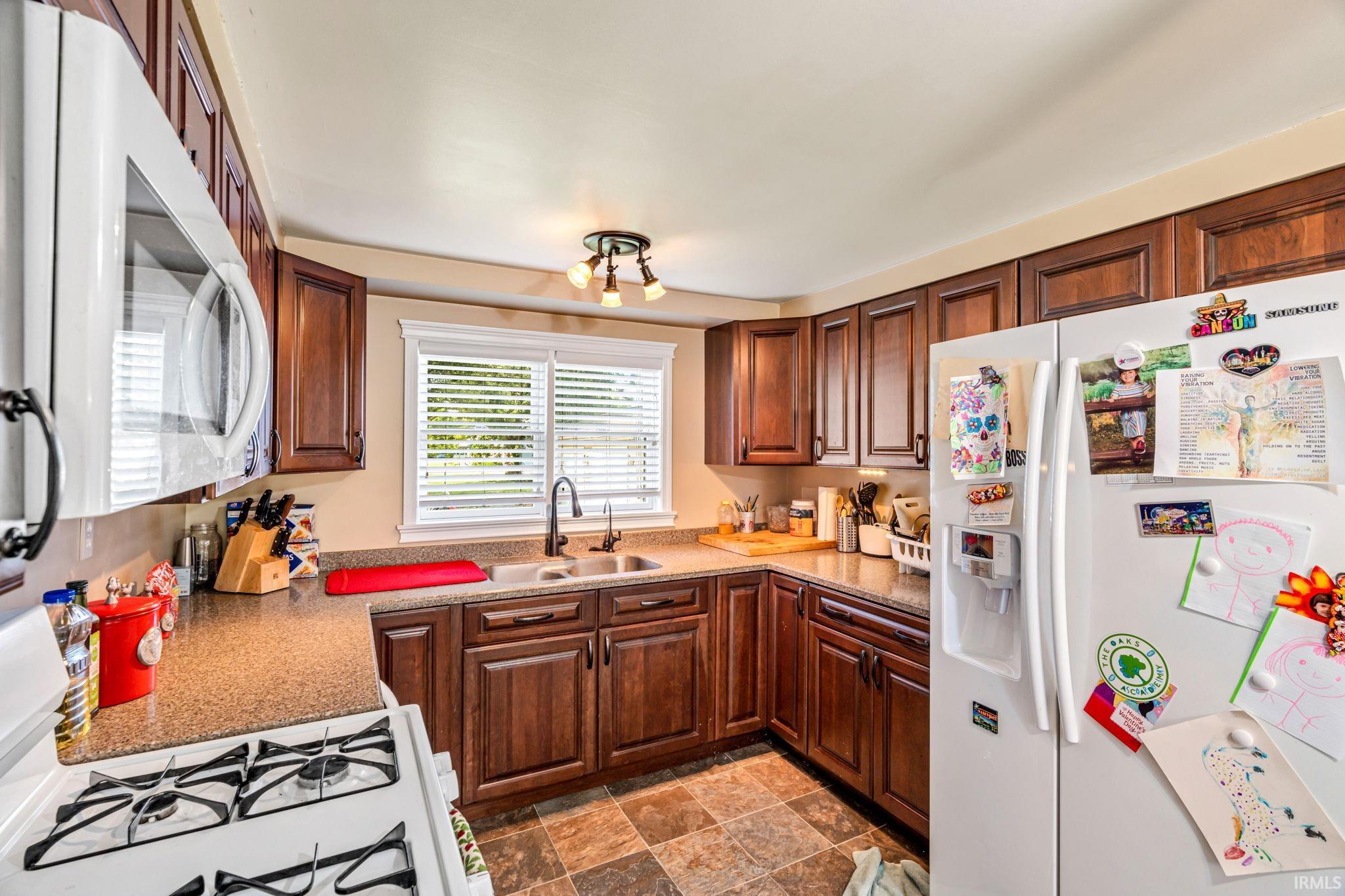 Rockville, Indiana 47872, United States, 3 Bedrooms Bedrooms, ,2 BathroomsBathrooms,Residential,Pending,32629