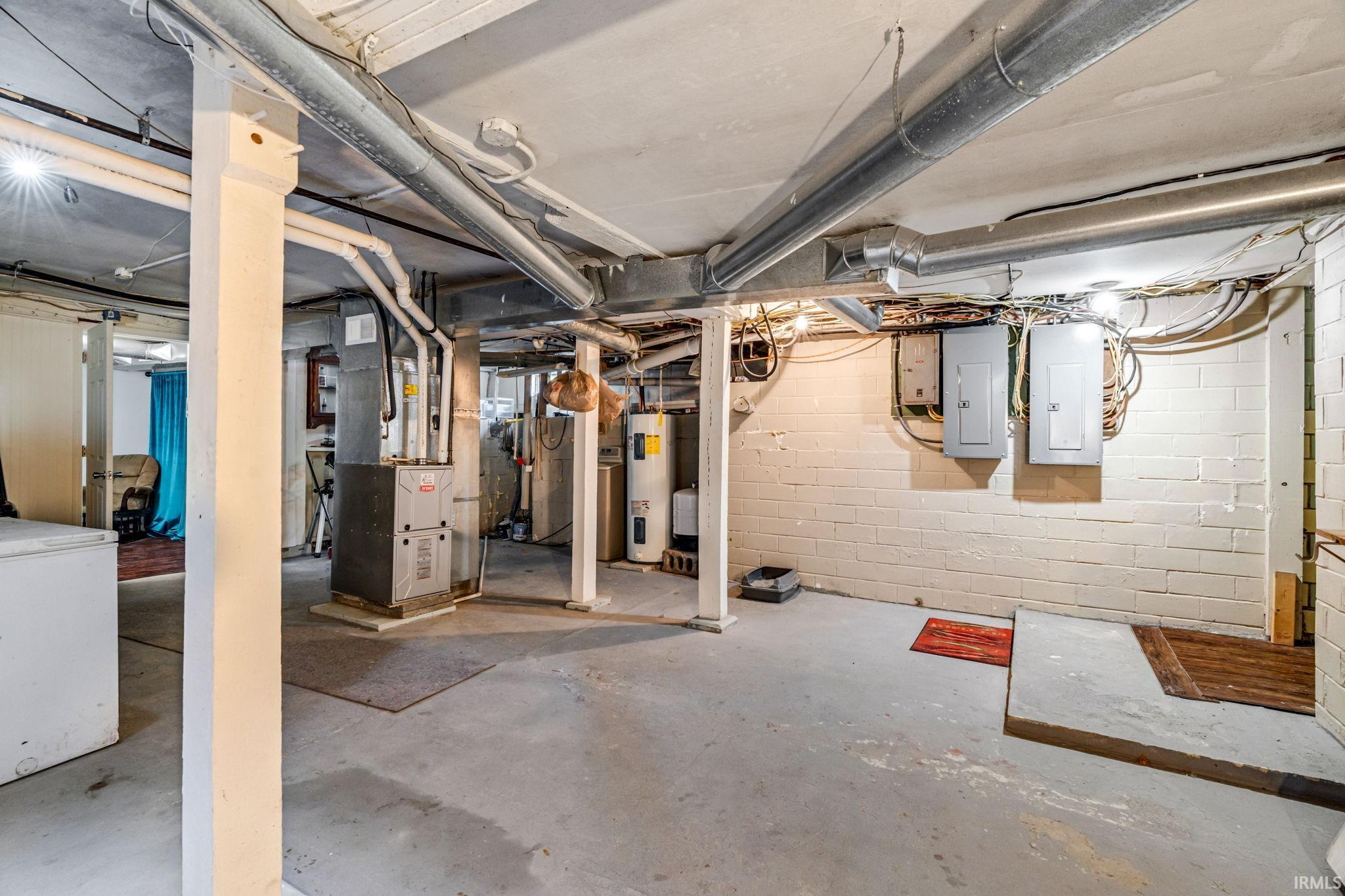 Rockville, Indiana 47872, United States, 3 Bedrooms Bedrooms, ,2 BathroomsBathrooms,Residential,Pending,32629