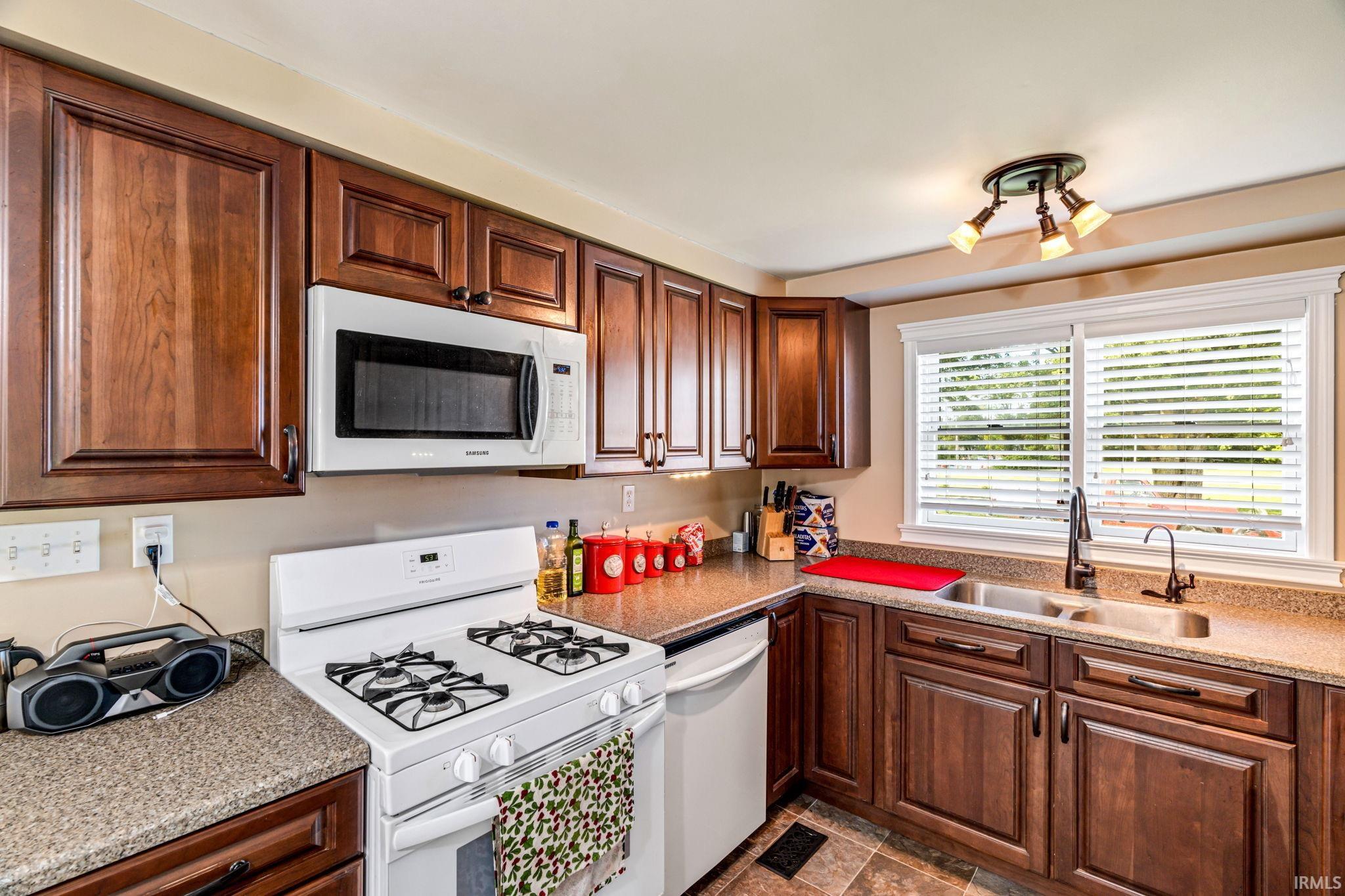 Rockville, Indiana 47872, United States, 3 Bedrooms Bedrooms, ,2 BathroomsBathrooms,Residential,Pending,32629