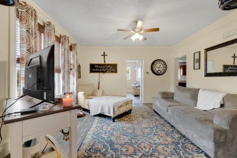 Tiny photo for 1605 E Clark Street, Warsaw, IN 46580 (MLS # 202607566)