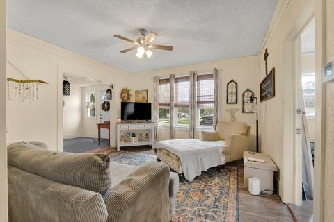 Tiny photo for 1605 E Clark Street, Warsaw, IN 46580 (MLS # 202607566)