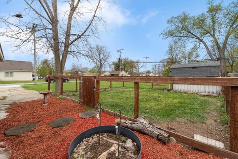 Tiny photo for 1605 E Clark Street, Warsaw, IN 46580 (MLS # 202607566)