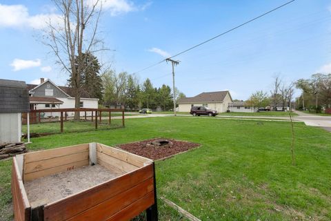 Tiny photo for 1605 E Clark Street, Warsaw, IN 46580 (MLS # 202607566)